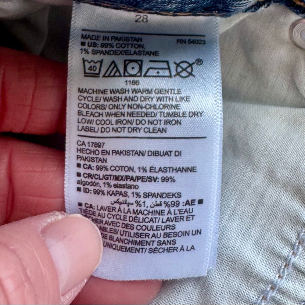 Old Navy NWOT High Rise OG Straight Light Wash Denim Shorts Plus Size 28 - Picture 7 of 7